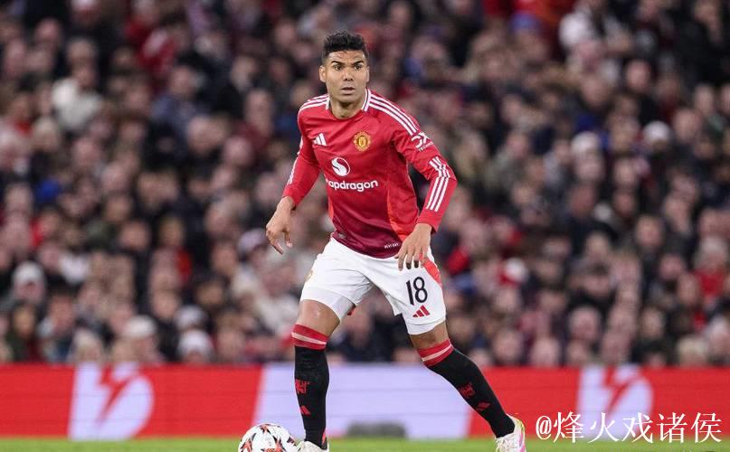 心有不甘！B费赛后用球衣擦汗，并与卡塞米罗激情交谈